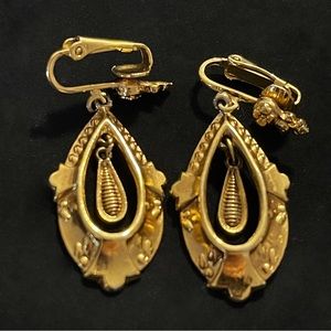 ✨Gorgeous VTG Dangling Clip On Earrings